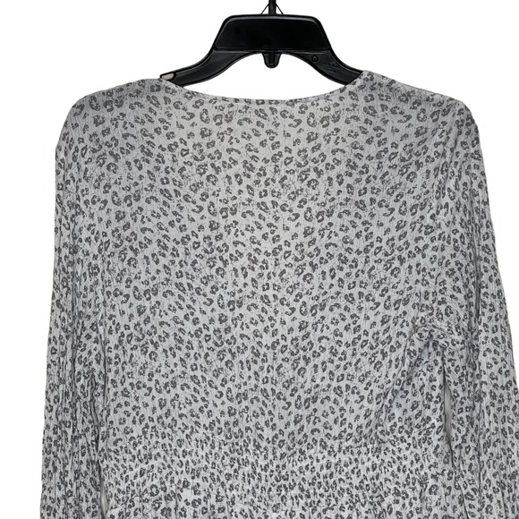 Altar'd State Tunic Top Size Medium Gray Cream Pattern Front Tie Lined Womens - Picture 8 of 9